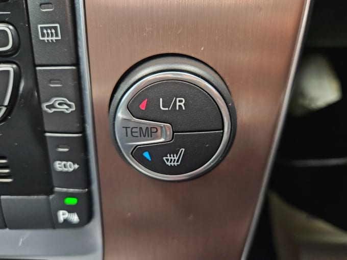 2025 Volvo V40 Cross Country