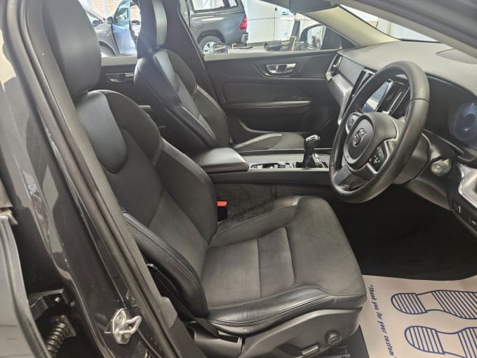 2025 Volvo V60