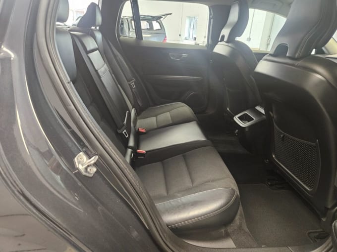 2025 Volvo V60