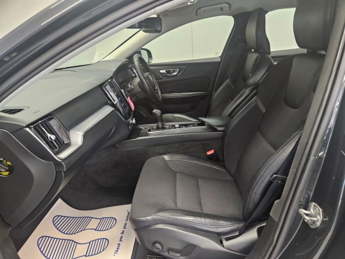 2025 Volvo V60