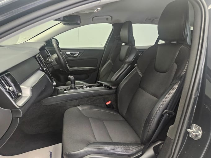 2025 Volvo V60