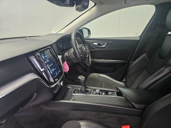 2025 Volvo V60