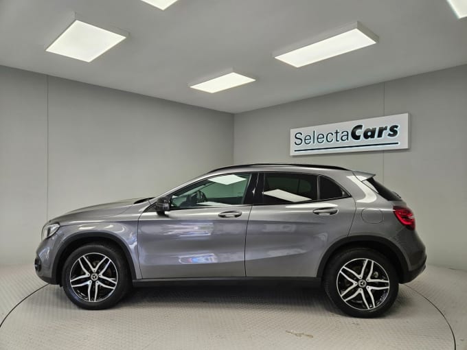 2025 Mercedes-benz 180