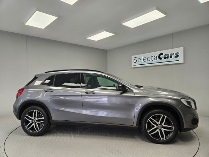 2025 Mercedes-benz 180