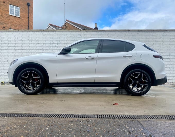 2025 Alfa Romeo Stelvio