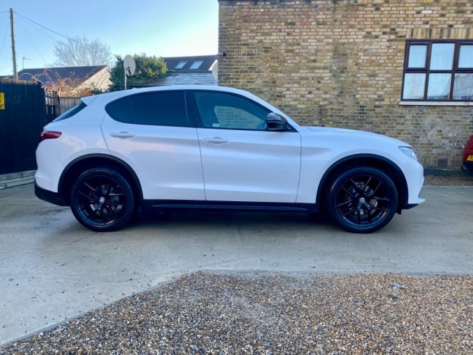 2025 Alfa Romeo Stelvio