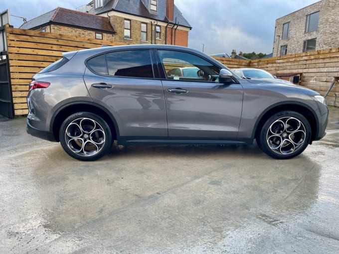 2025 Alfa Romeo Stelvio