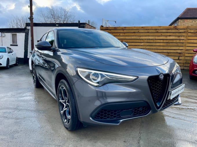 2025 Alfa Romeo Stelvio