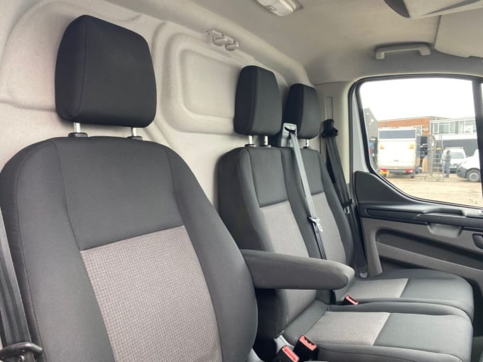 2025 Ford Transit Custom