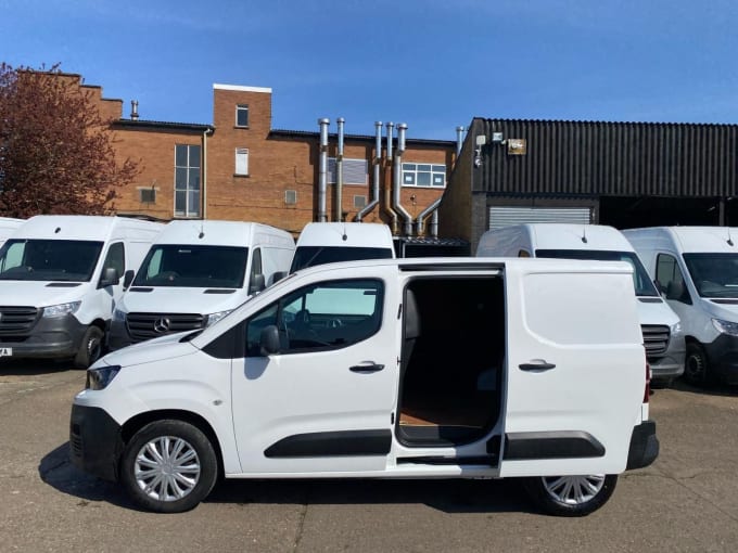 2025 Peugeot Partner