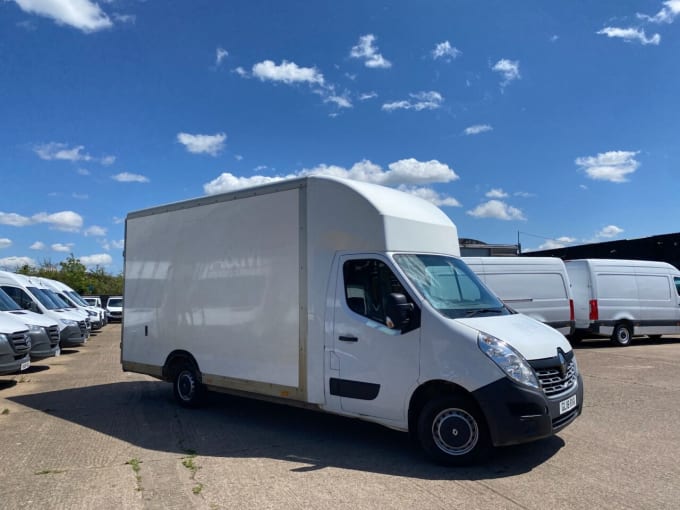2025 Renault Master