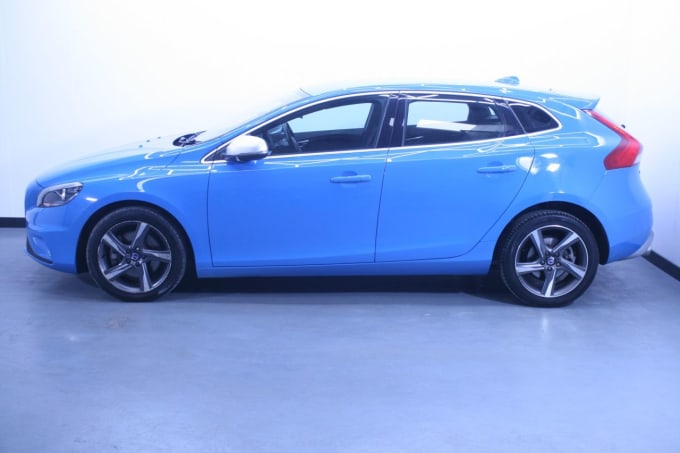 2024 Volvo V40