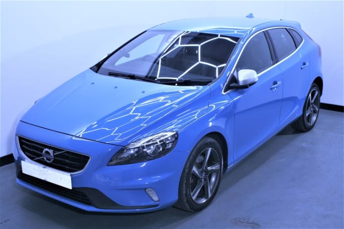 2024 Volvo V40