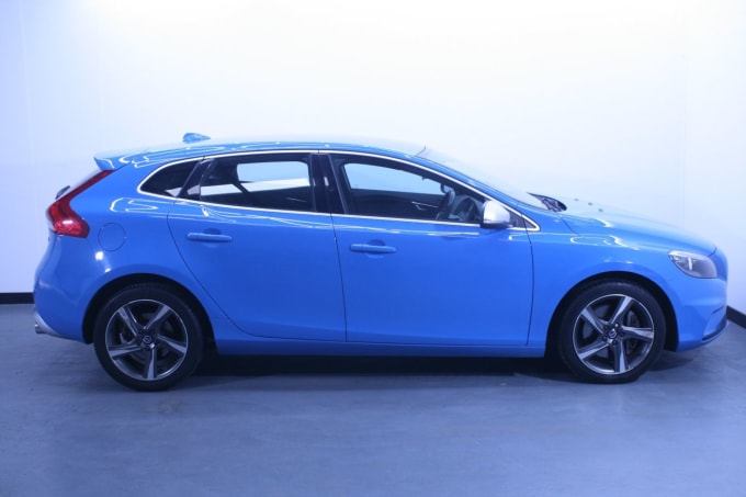 2024 Volvo V40