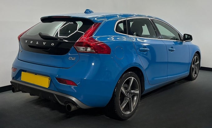 2024 Volvo V40