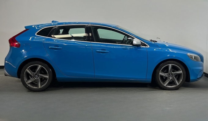 2024 Volvo V40