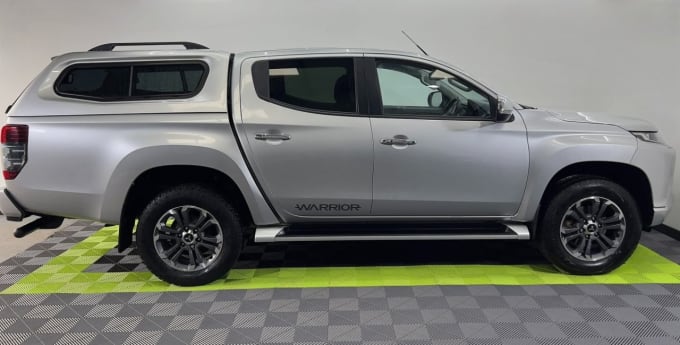 2025 Mitsubishi L200