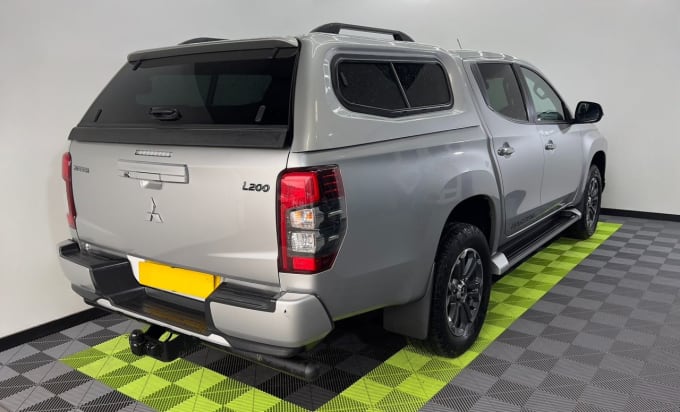 2025 Mitsubishi L200