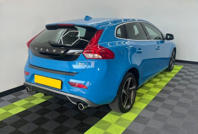 2024 Volvo V40