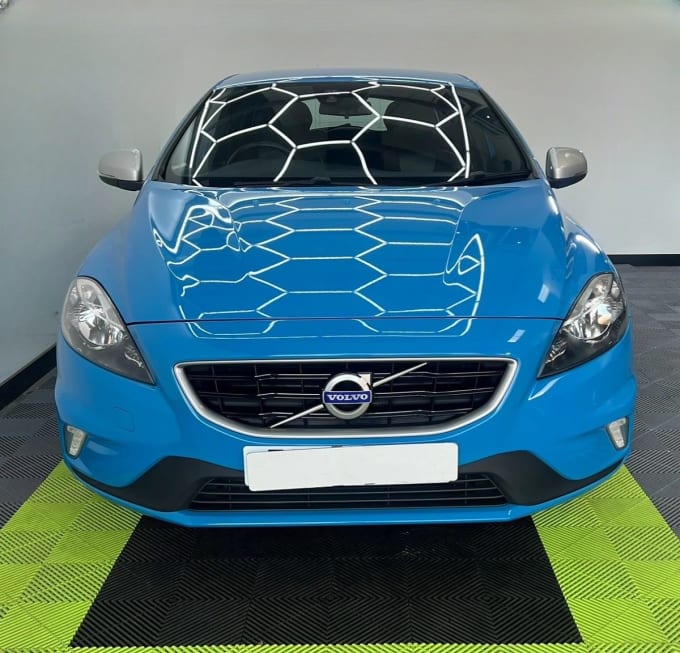 2024 Volvo V40