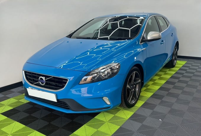 2024 Volvo V40