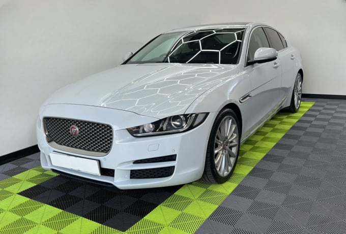 2025 Jaguar Xe