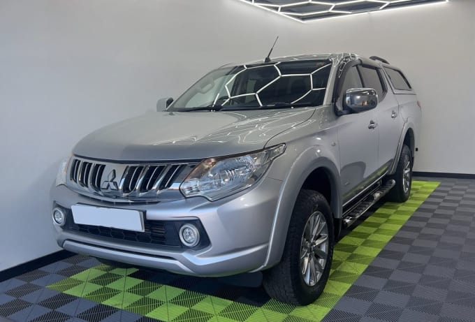 2025 Mitsubishi L200