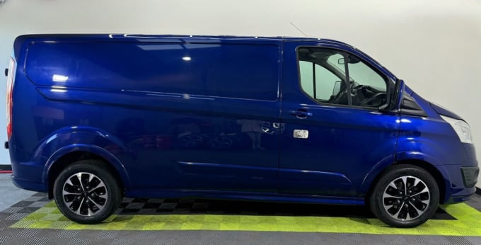 2025 Ford Transit Custom