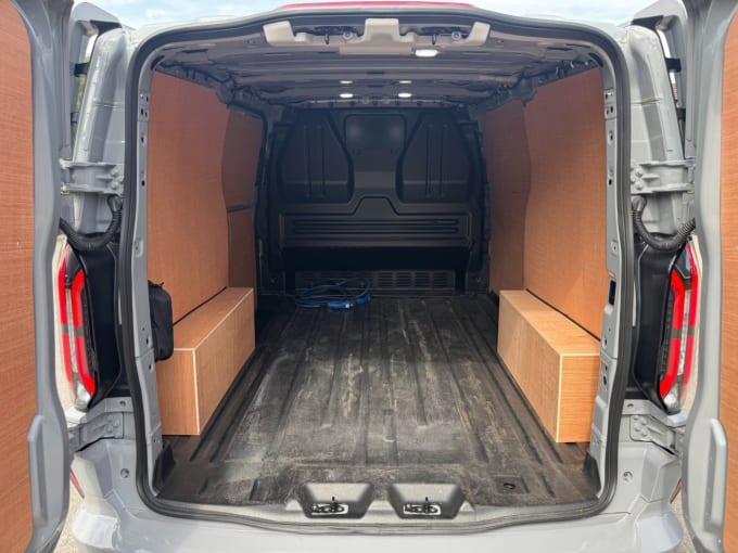 2025 Ford E-transit Custom