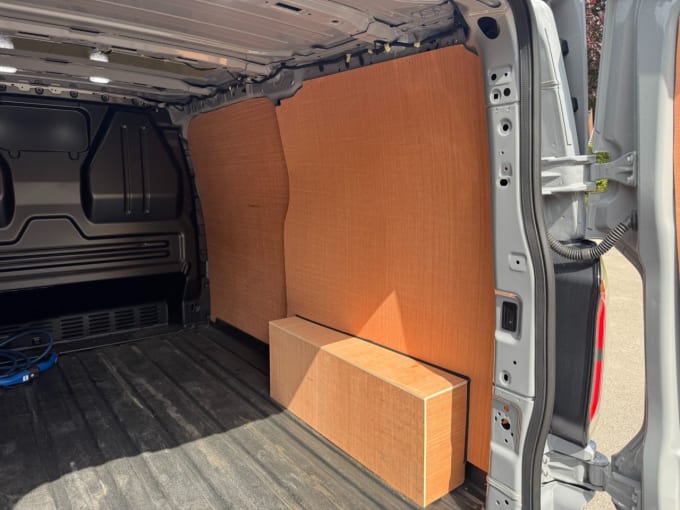 2025 Ford E-transit Custom