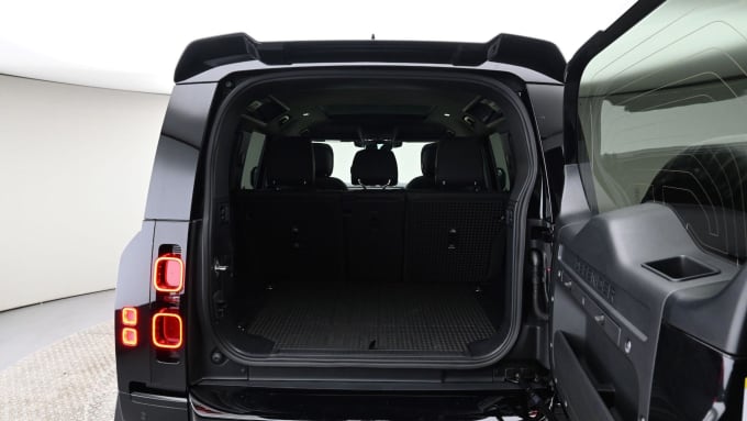 2025 Land Rover Defender 110