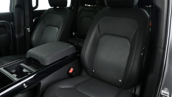 2025 Land Rover Defender 110