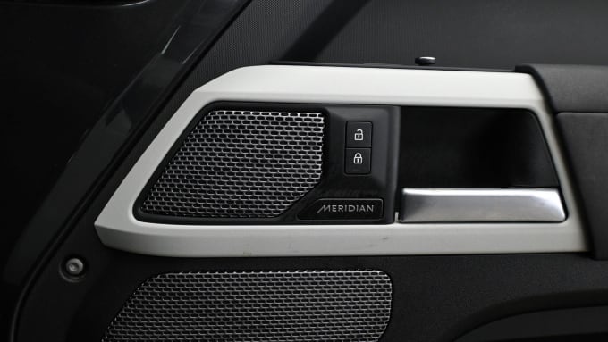 2025 Land Rover Defender 110