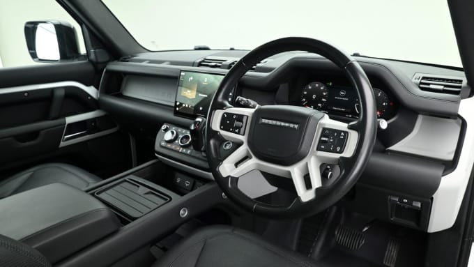 2025 Land Rover Defender 90