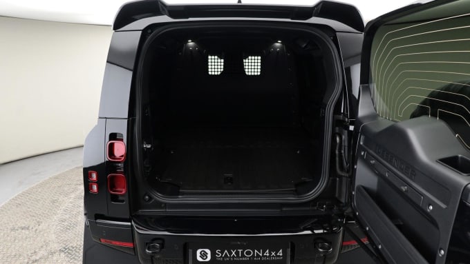 2025 Land Rover Defender 110