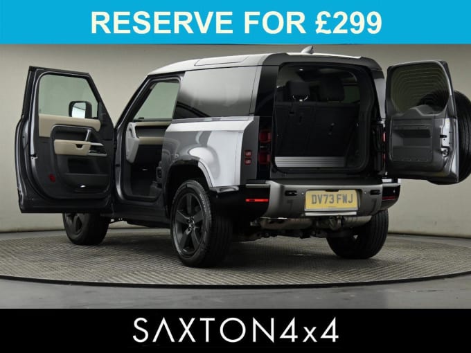 2025 Land Rover Defender 90