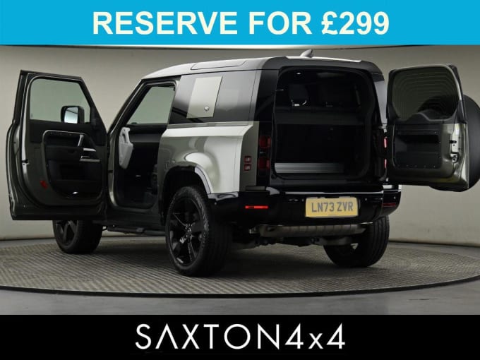 2025 Land Rover Defender 90