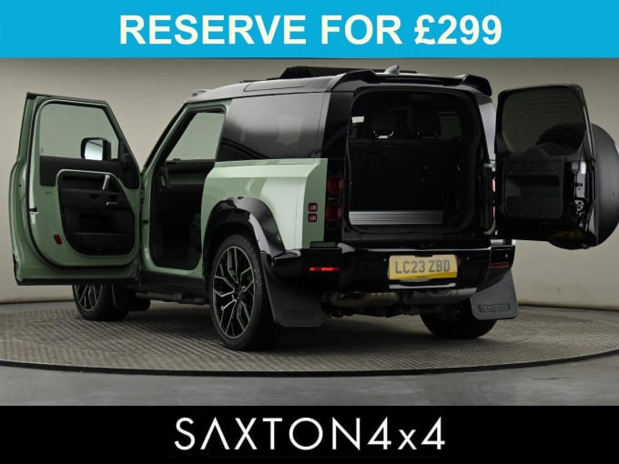 2025 Land Rover Defender 90