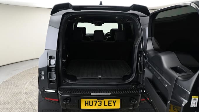 2025 Land Rover Defender 110