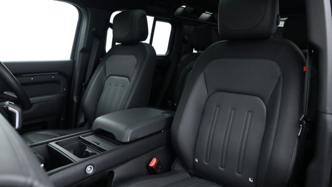2025 Land Rover Defender 110