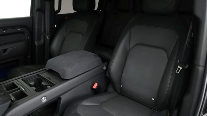 2025 Land Rover Defender 110