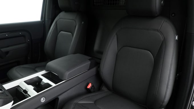 2025 Land Rover Defender 90
