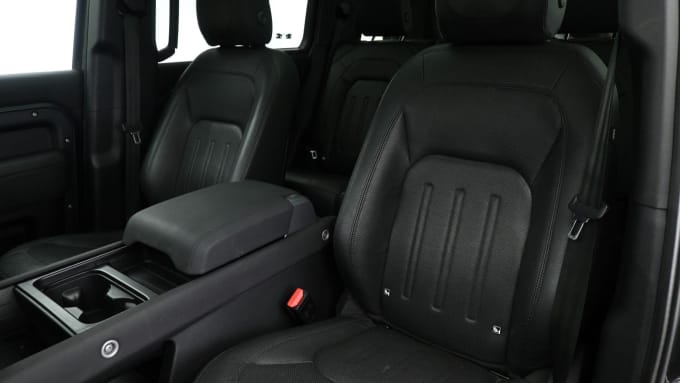 2025 Land Rover Defender 110