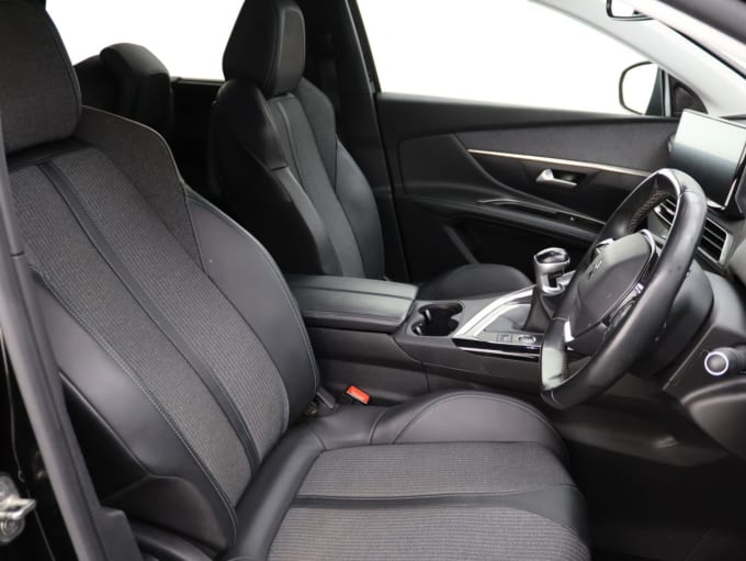 2025 Peugeot 5008