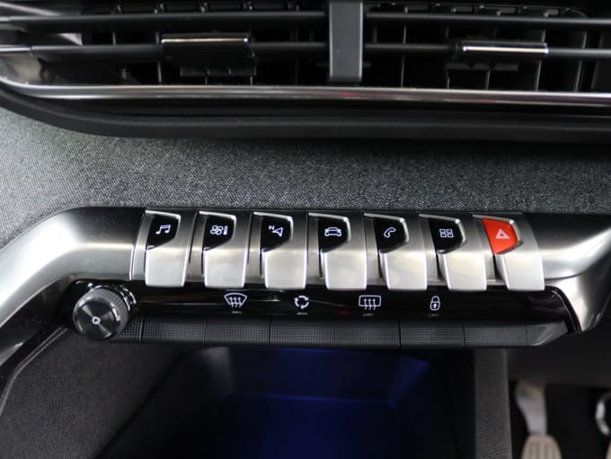 2025 Peugeot 5008