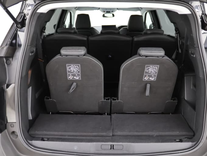 2025 Peugeot 5008