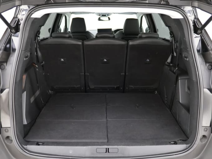 2025 Peugeot 5008