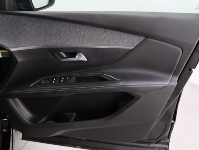 2025 Peugeot 5008