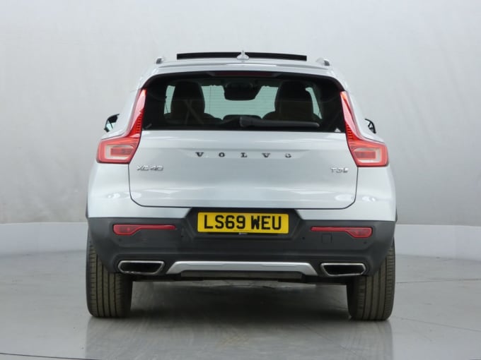 2025 Volvo Xc40