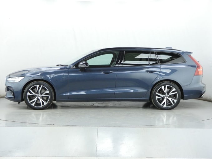 2025 Volvo V60